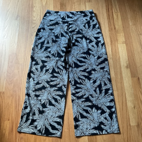 J.Jill Wearever pant ⭐️ palm tree print ⭐️ M ⭐️ black and white ⭐️ - Picture 5 of 5